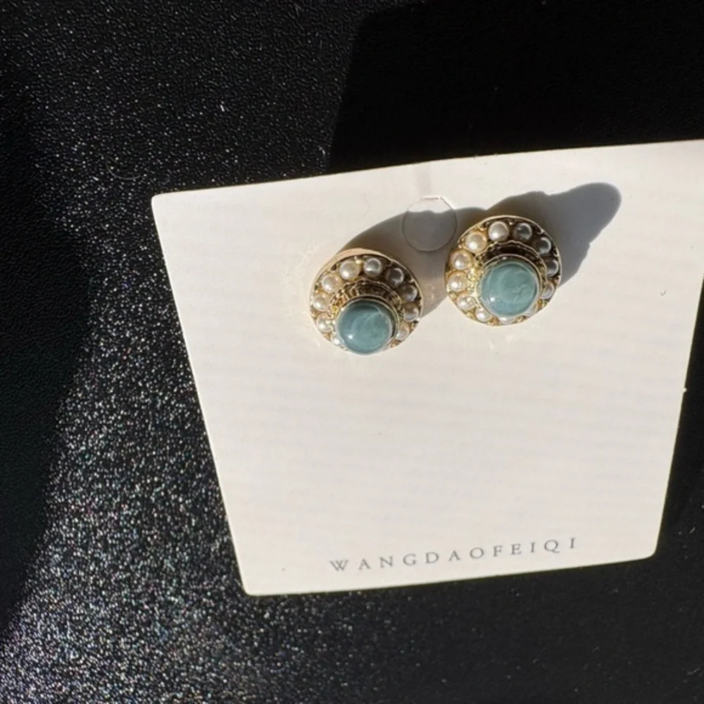 Baroque Pearl Cat Eye Stud Earrings Women Vintage Style‎ Elegant Small Round new